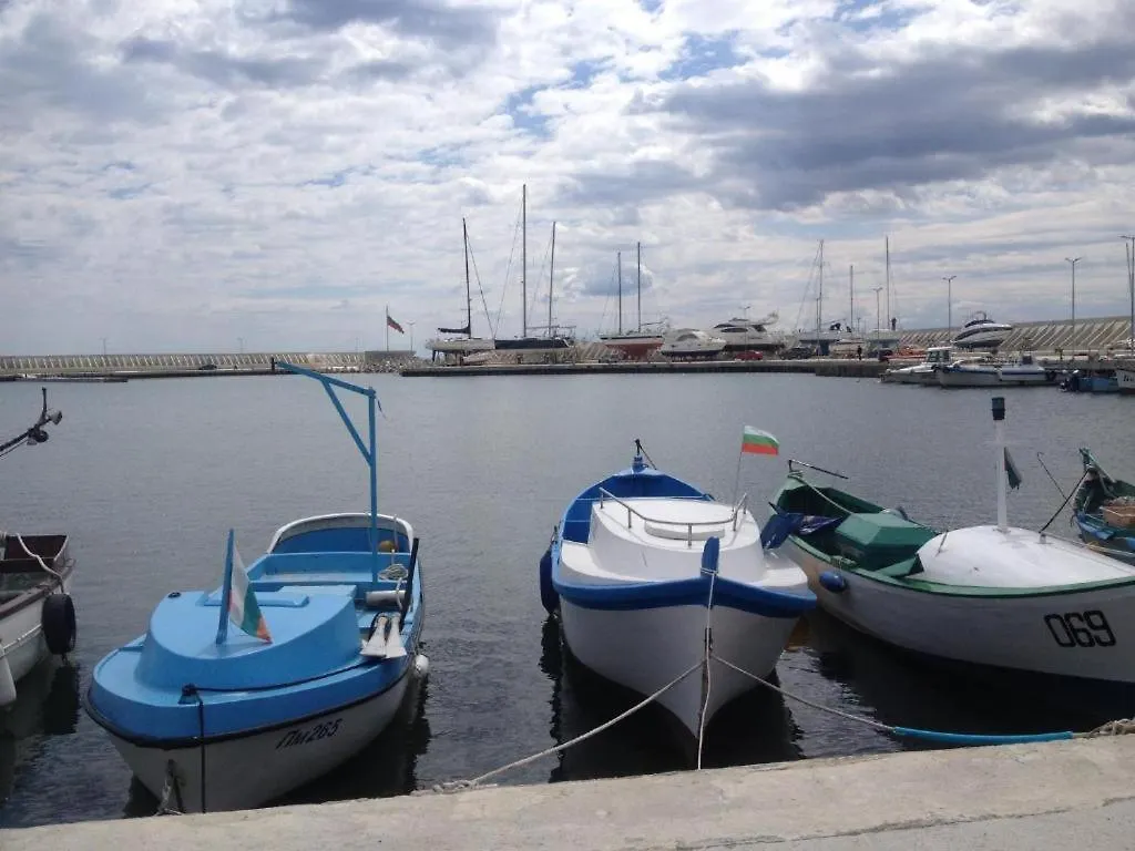 Апартамент Емона Burgas